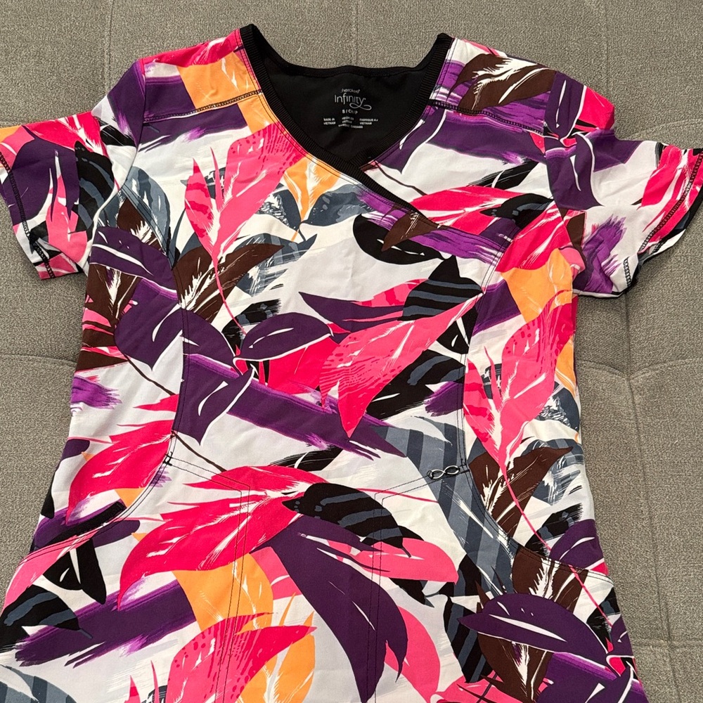 Vibrant Leaf Print Short Sleeve Top